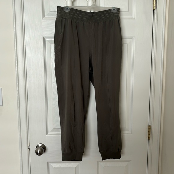 Lululemon Wanderer Cropped Jogger - Picture 2 of 4